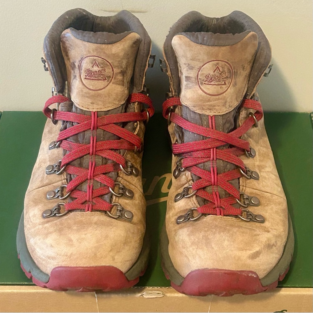 Danner Mountain 600 Waterproof Ankle Hiking Boots, women's size 8, brown/red